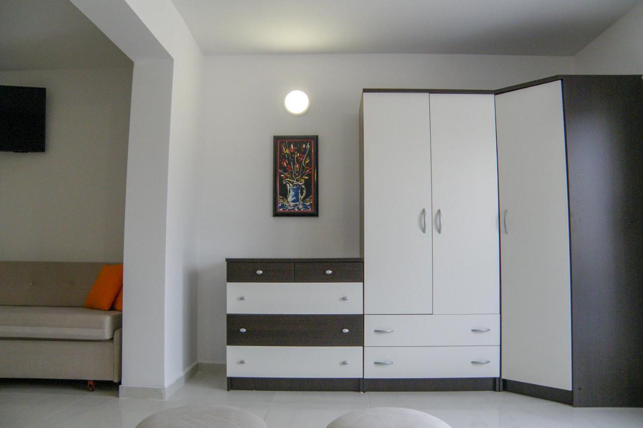 Lada Apartmani Novalja Exteriör bild
