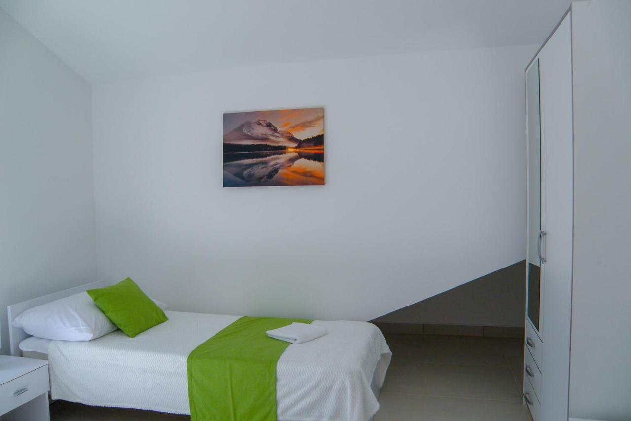 Lada Apartmani Novalja Exteriör bild